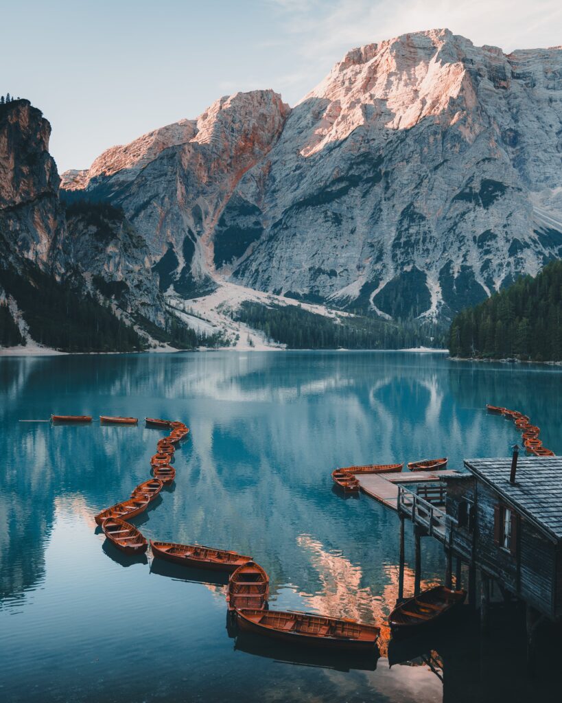 Pragser Wildsee im Morgenlicht