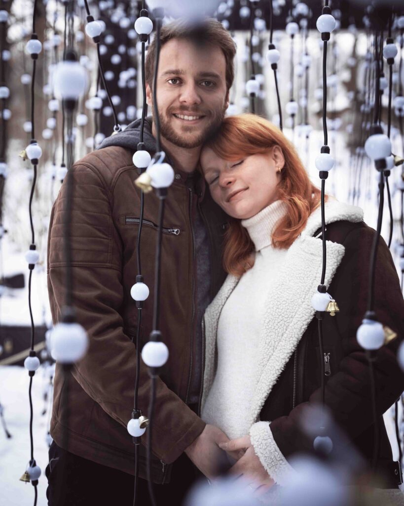 Ein kuschelndes Paar